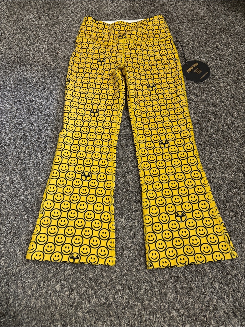 Trophy Yoga Smiley Face leggings NWT Small yellow black athletic athleisure gym